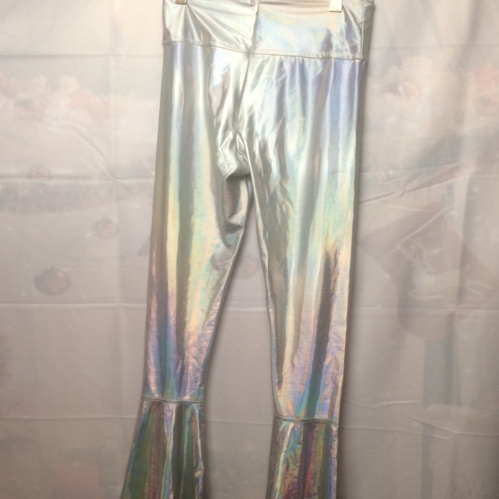 Holographic Bellbottoms
